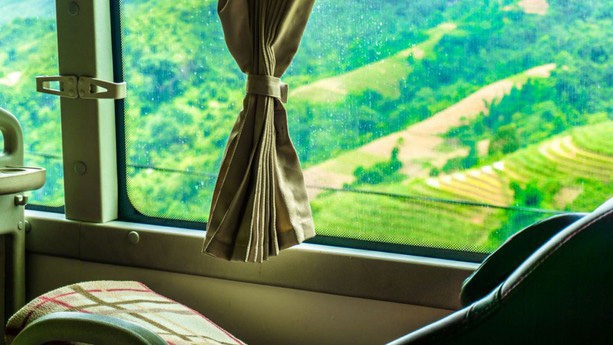 Foreign tourists impressed by sleeping bus in Vietnam